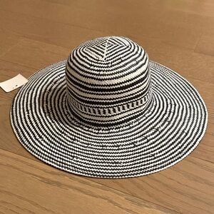 Women’s Wide Brim Straw Sun Hat - Black & White
